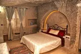 Holiday Cave Hotel