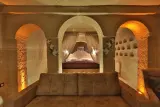 Holiday Cave Hotel