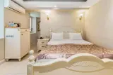 Elegance East Hotel